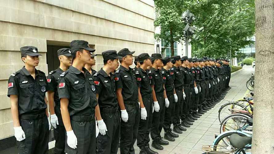 谢泽锋,公司经营范围包括:组织文化艺术交流活动